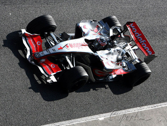 爱游戏APP-威廉姆斯险胜索伯车队，阿隆索统治全场