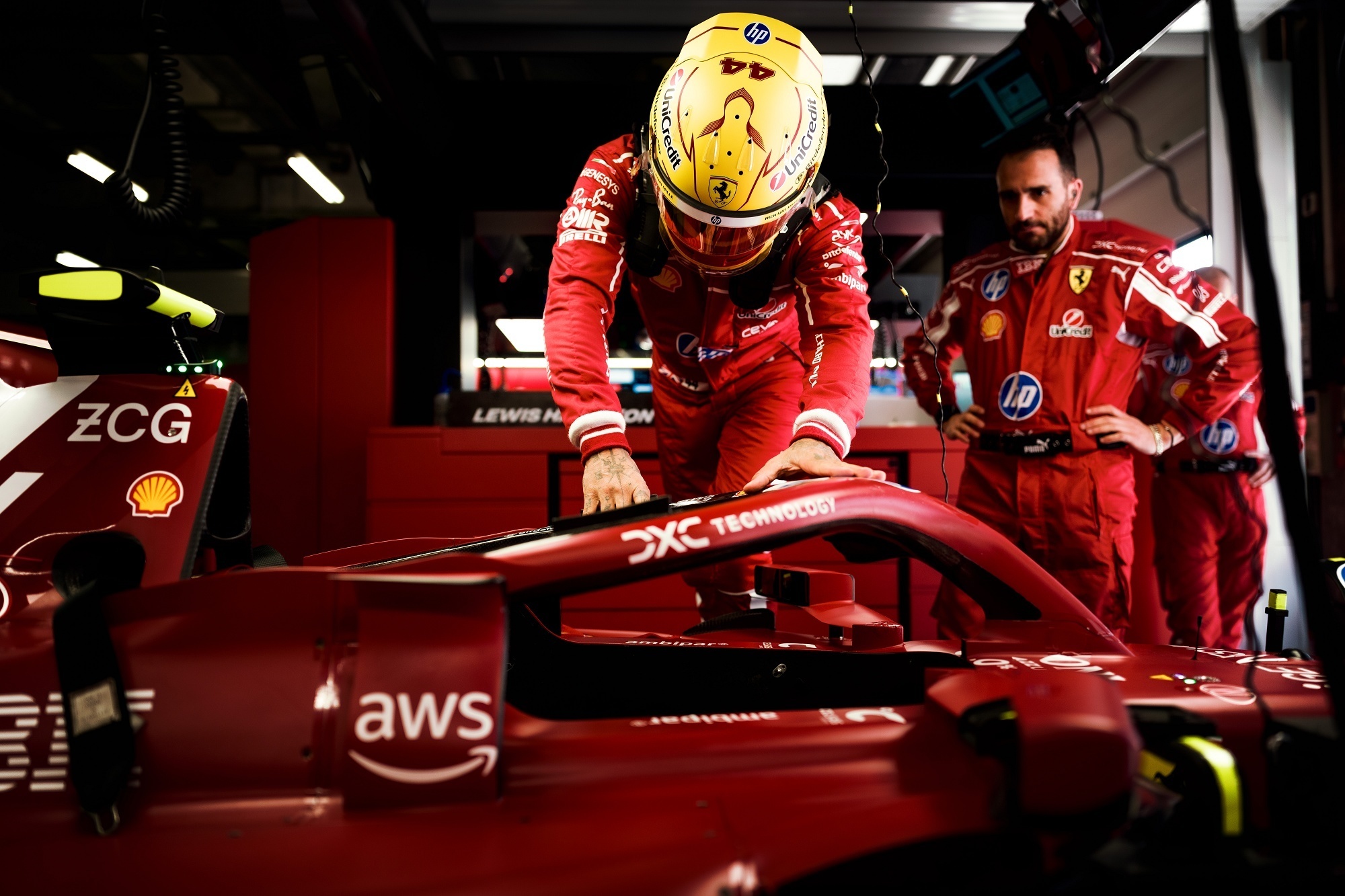 爱游戏官方入口-迈凯伦绝杀哈斯车队，汉密尔顿高光表现