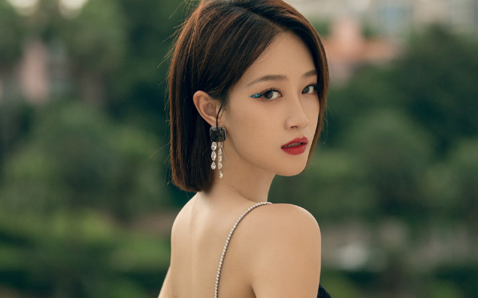 亚洲火羽撞欧洲铁壁,当李梓嘉的热浪席卷诺伊尔的叹息之墙