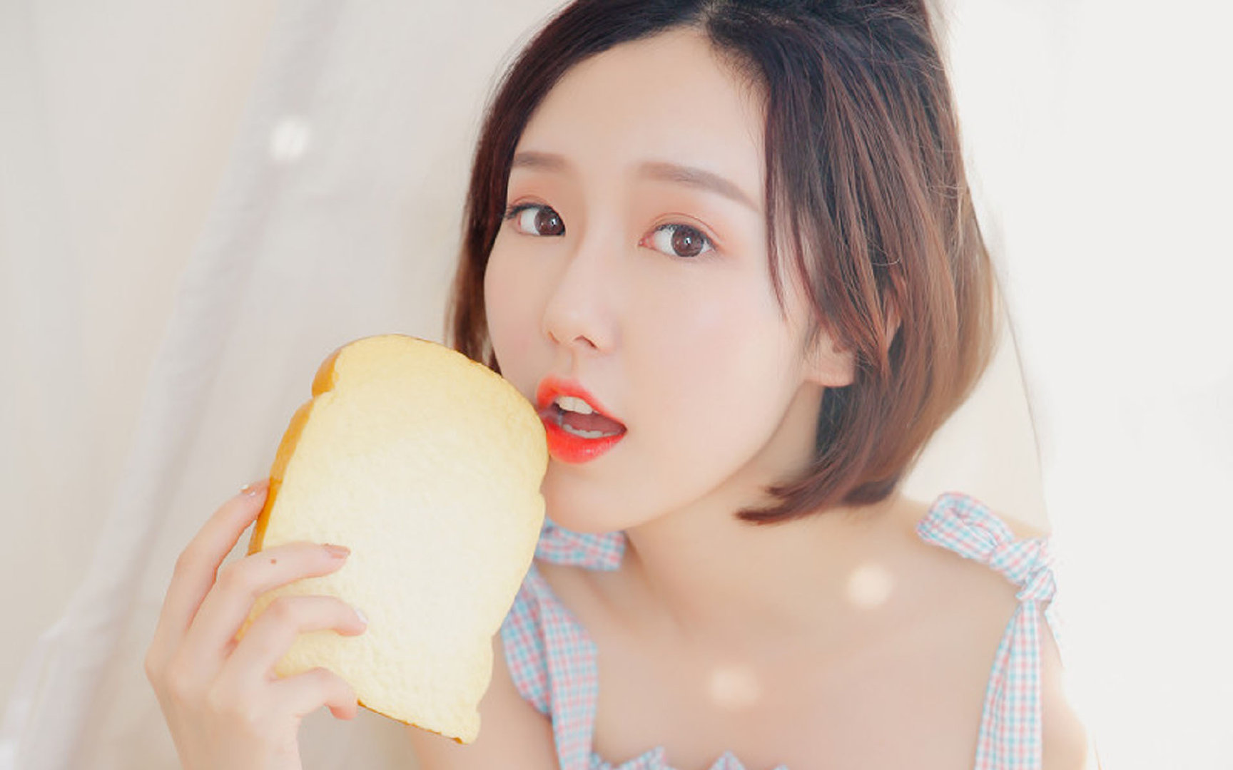 亚洲火羽撞欧洲铁壁,当李梓嘉的热浪席卷诺伊尔的叹息之墙