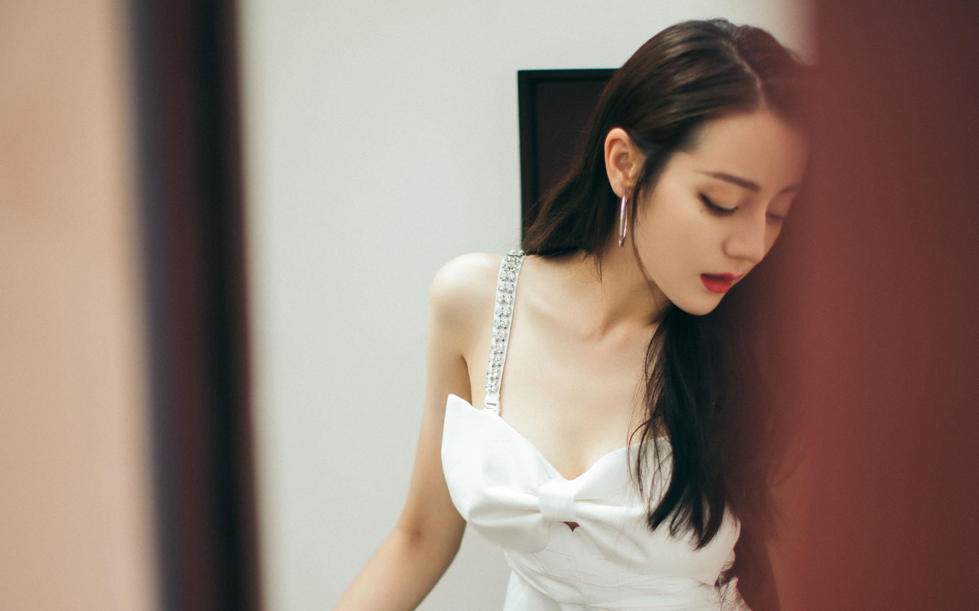 23分惊天逆转!欧文末节独揽18分接管比赛,尼克斯横扫活塞锁定关键卡位战当麦迪逊花园嘘声四起,凯里·欧文用一场安静的个人秀让所有人都闭上了嘴