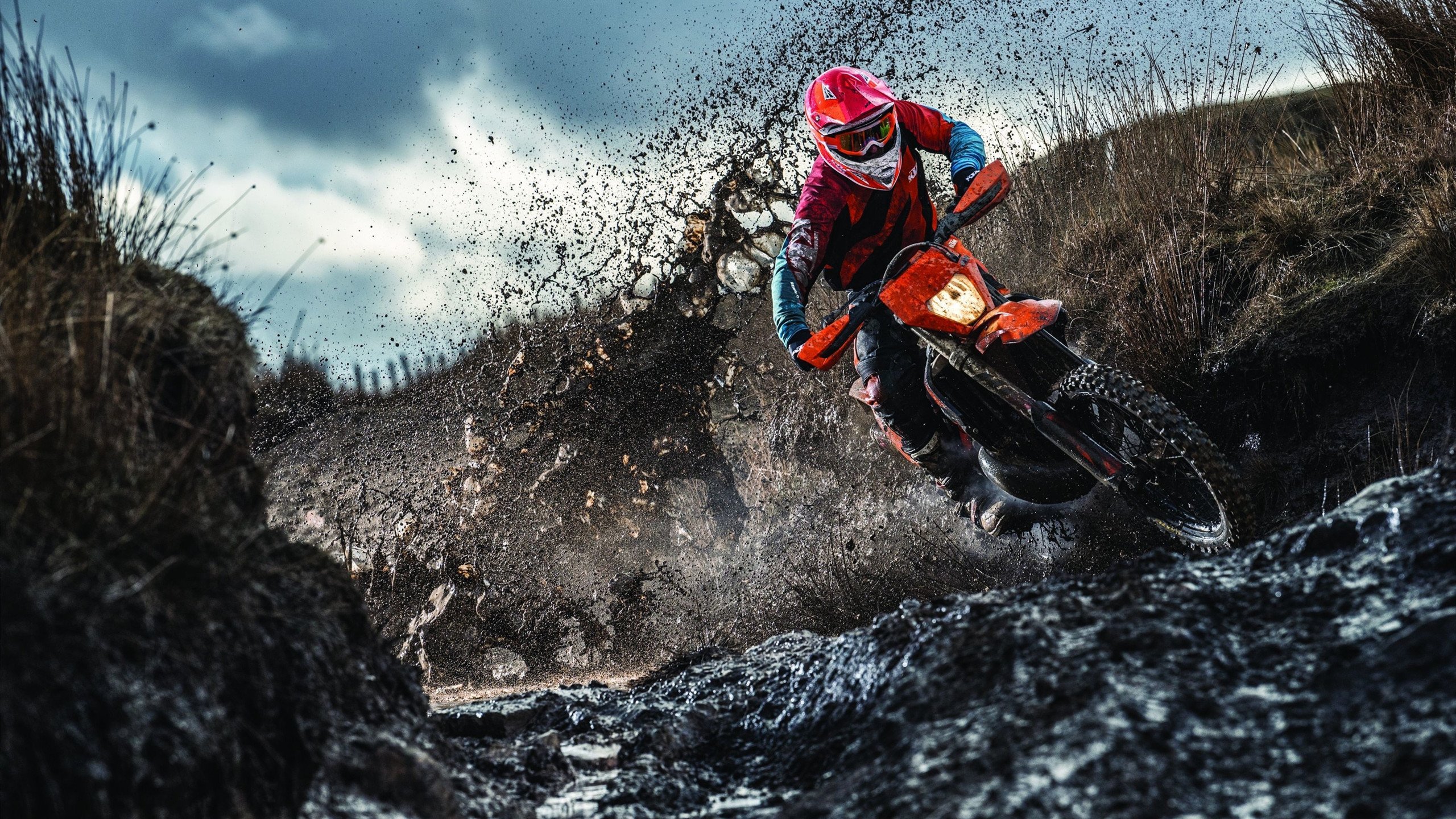 一夫当关，金玟哉头槌破僵局，乌拉圭窒息式压制土耳其