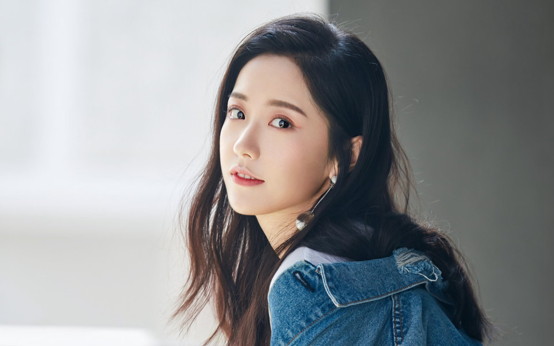 世界杯G组焦点战,英伦铁骑碾碎北欧防线,莫德里奇以节奏掌控时间